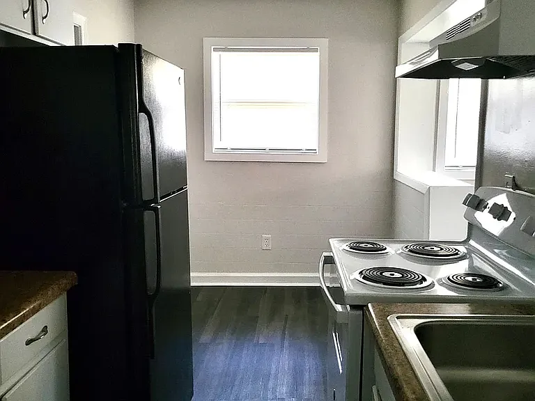 510 Hilderbrand Dr — Photo 11