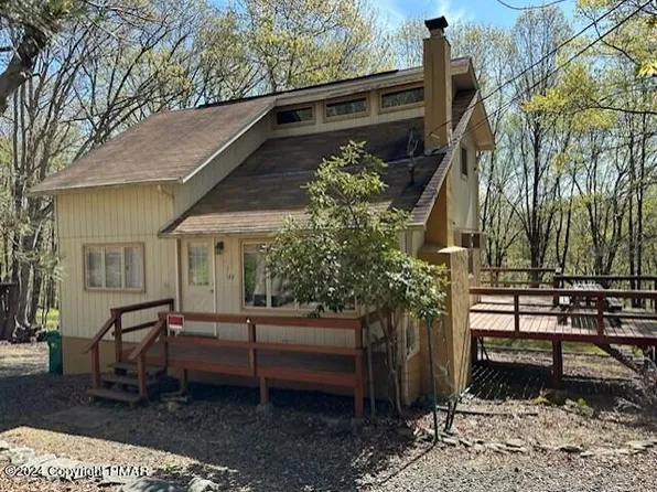 4320 E Pine Ridge Dr, Bushkill, PA 18324