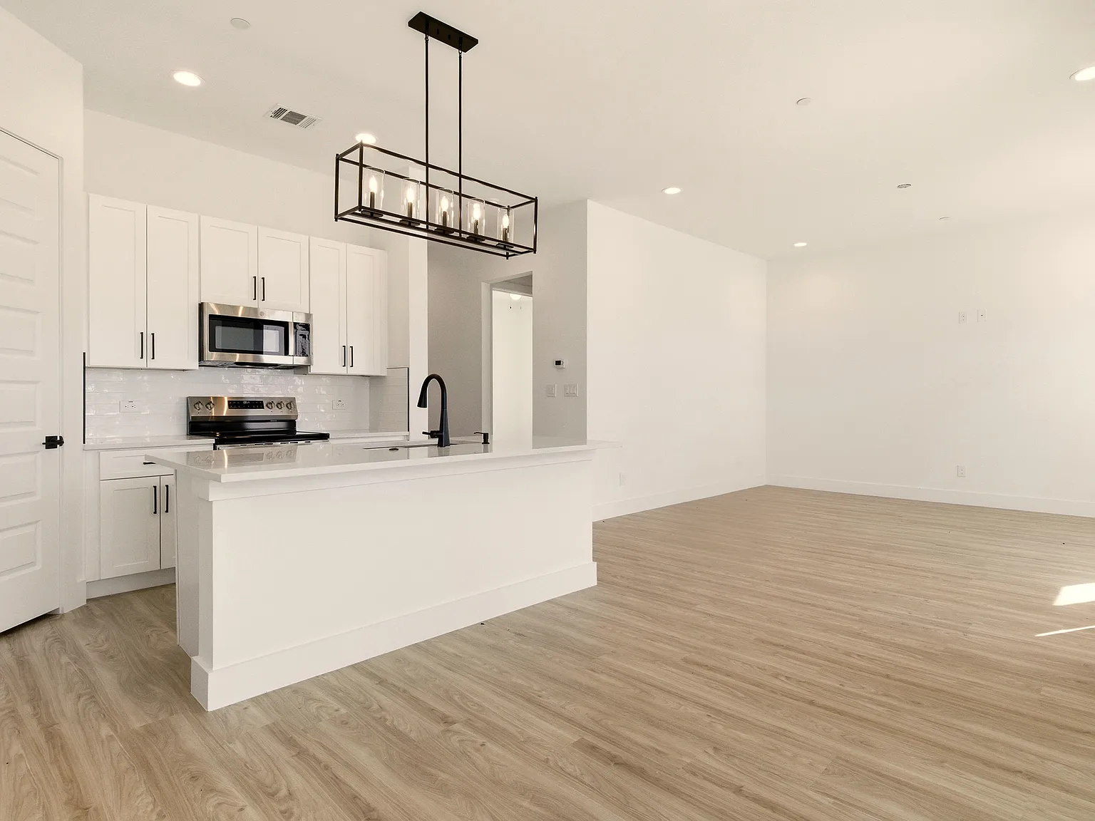 4 bed, 2224 sqft, $2,800 — Photo 3
