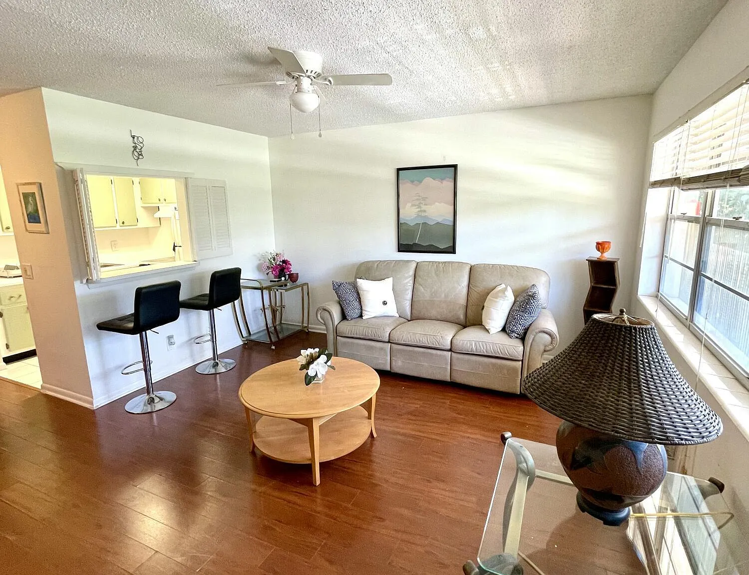 1 bed, 1.0 bath, 570 sqft, $1,250 — Photo 3
