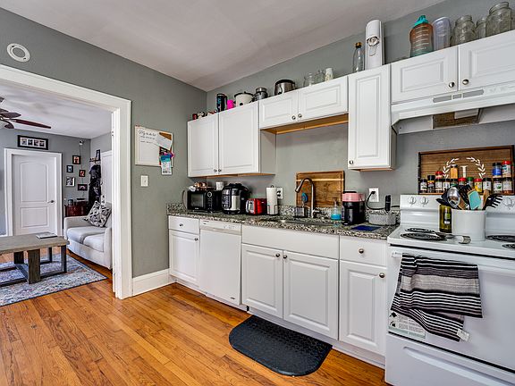 4th image of 2651 Dellwood Ave #2