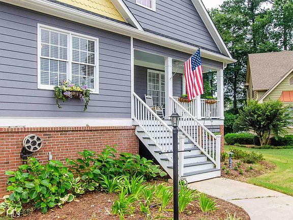 3rd image of 108 Honeysuckle Ln
