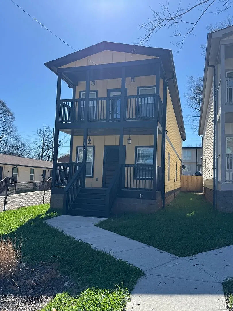 New 3 bed, 3.5 bath home across the Street from Meharry. Modern upgraded kitchen and bathrooms. G... — Photo 2