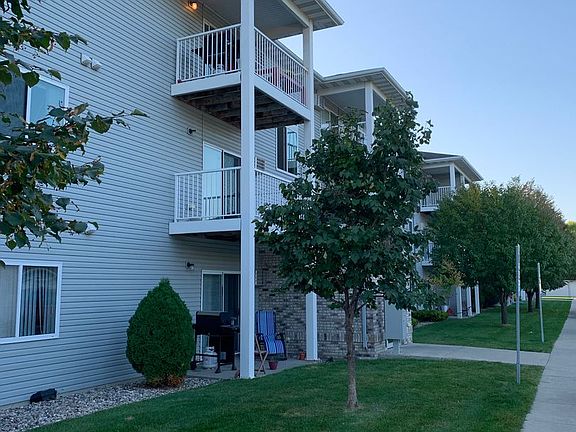 2nd image of 1431 Oak Manor Ave S #302
