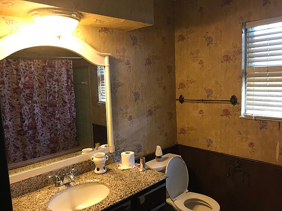 4th image of 2323 N Ann Arbor Ave