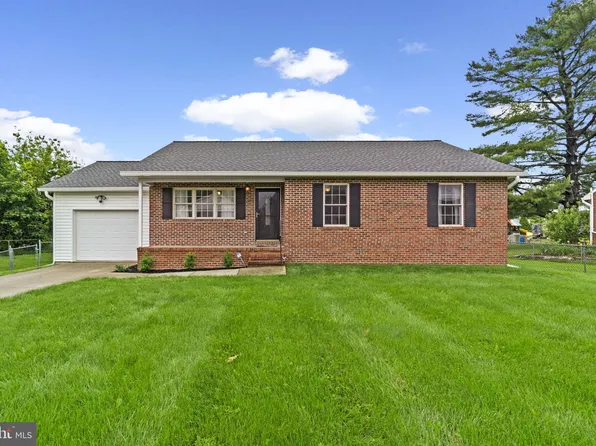 41 James St, Westminster, MD 21157