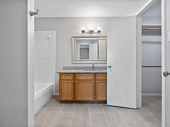 4th image of 12026 Oakner Dr