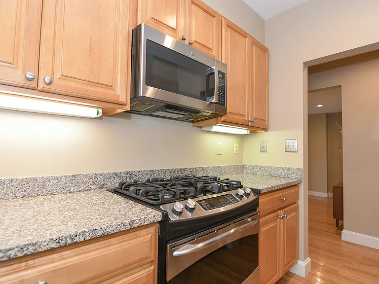 1723 Washington St #309 — Photo 11