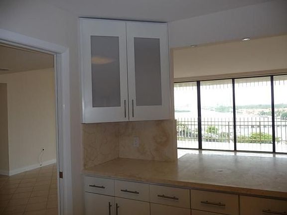 4th image of 3 Grove Isle Dr APT 908