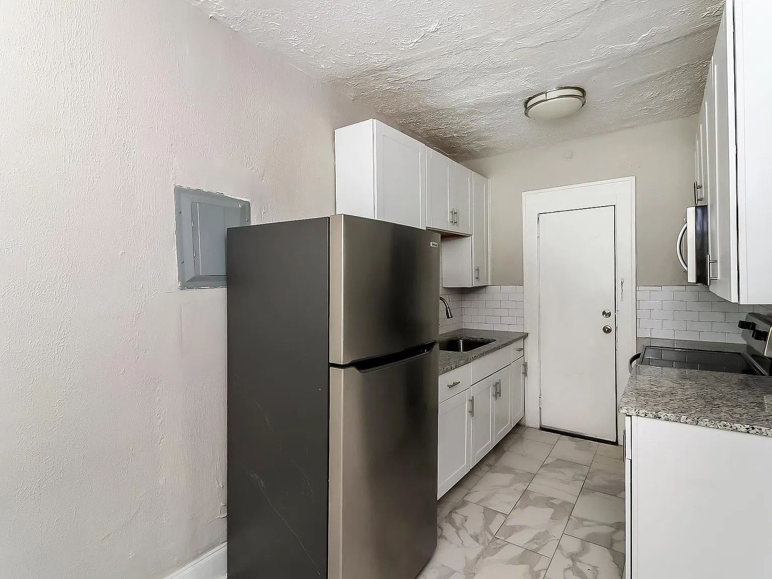 Studio, 650 sqft, $1,400 — Photo 3