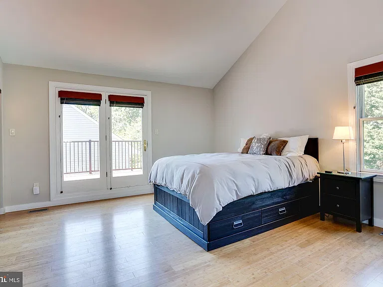 144 N Bedford St #B — Photo 15
