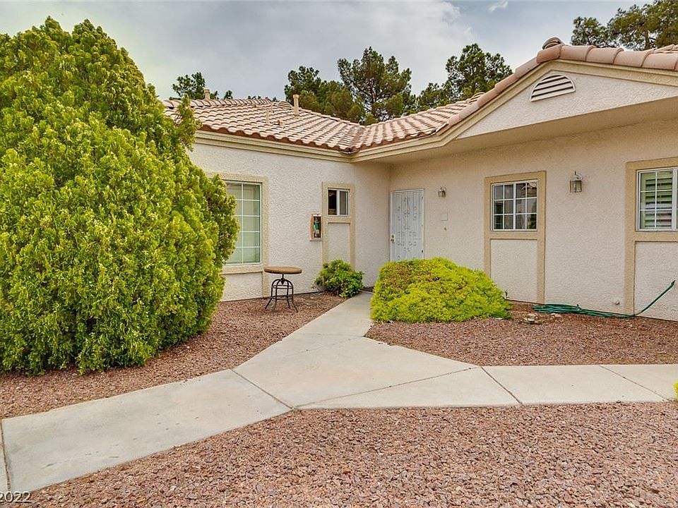 1st image of 1900 N Torrey Pines Dr Unit 128