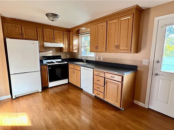 4th image of 10 Saint Marc Cir Suite B