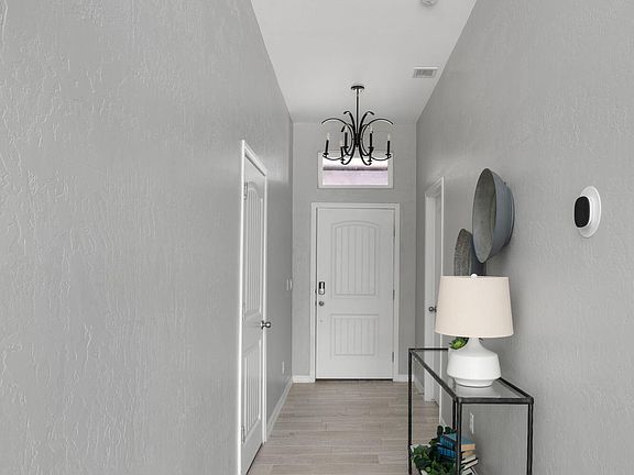 4th image of 677 La Entrada Cir