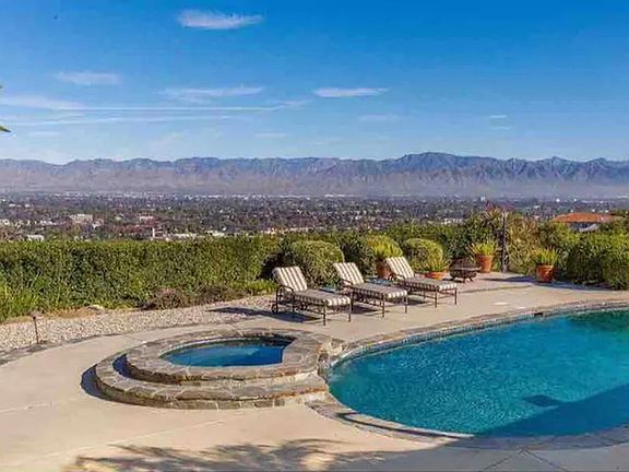 Panoramic views of the San Fernando valley and norther mountains