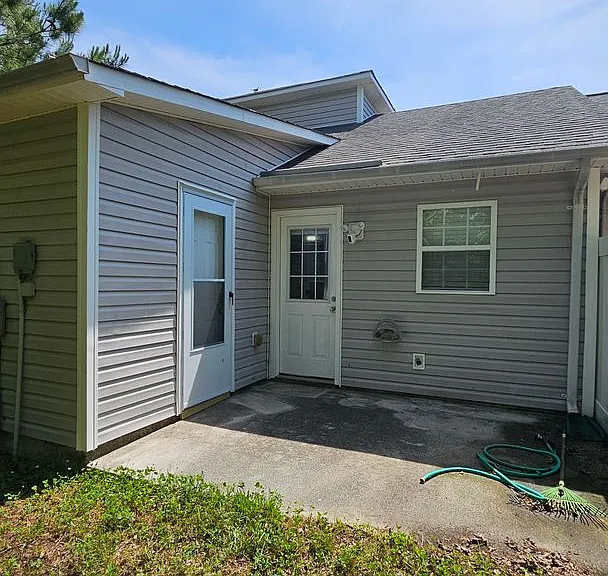573 Corbin St — Photo 2