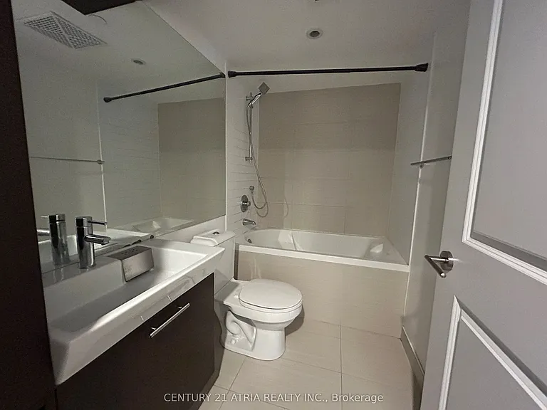 386 Yonge St #1019 — Photo 5