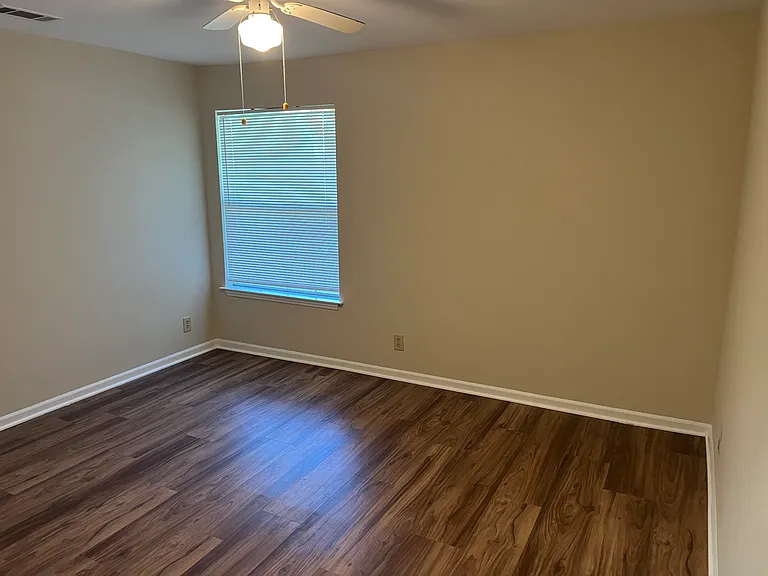 5701 Chapman Mill Dr #330 — Photo 9