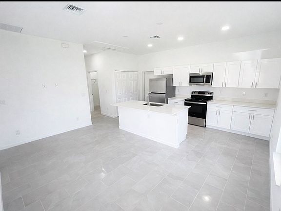 3rd image of 6018 Karen Ave N