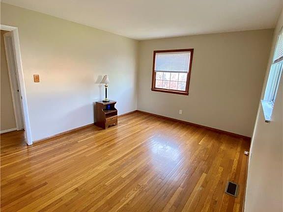 3rd image of 503 Bennert Dr
