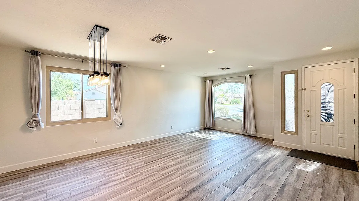 5 bed, 3.0 bath, 3097 sqft, $3,799 — Photo 4