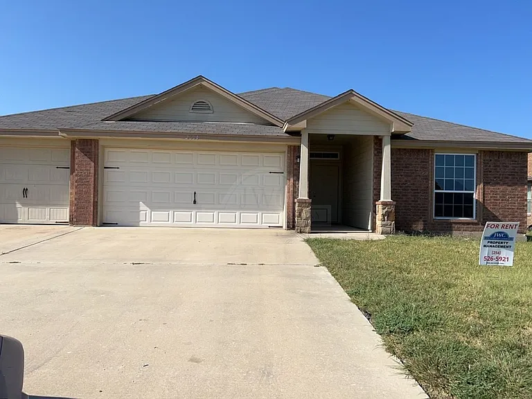 2604 Tarrant County Dr — Photo 1