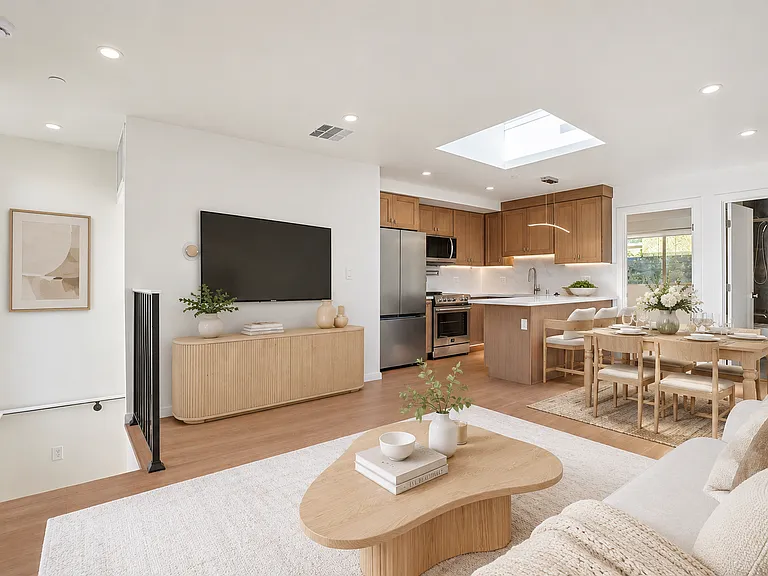 6162 3/4 Oak Crest Way — Photo 1