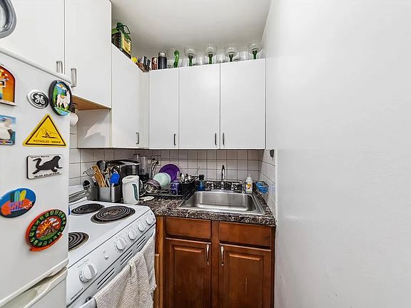 5th image of 313 W 55th St APT 2R
