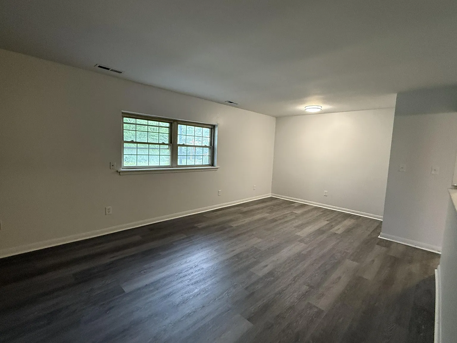 2 bed, 1.0 bath, 925 sqft, $1,095 — Photo 3