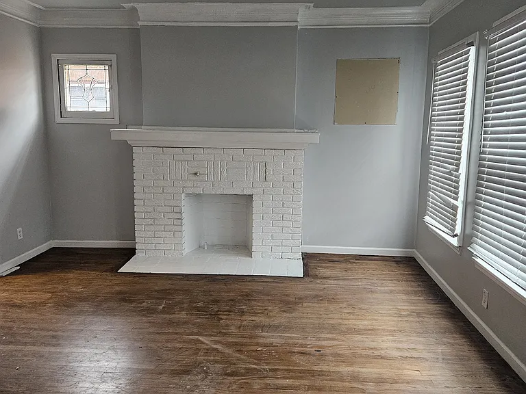 2985 Leslie St — Photo 2