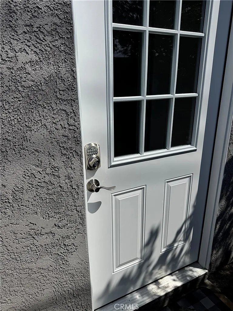 3 bed, 1200 sqft, $3,700 — Photo 2