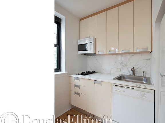 2nd image of 200 E 16th St APT 11L