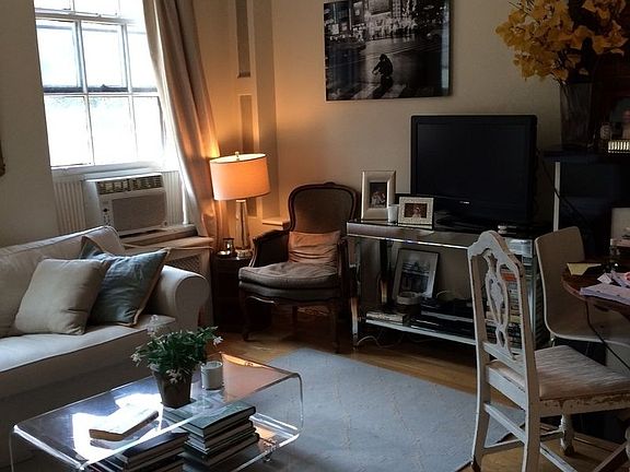 4th image of 11 Charles St APT 5