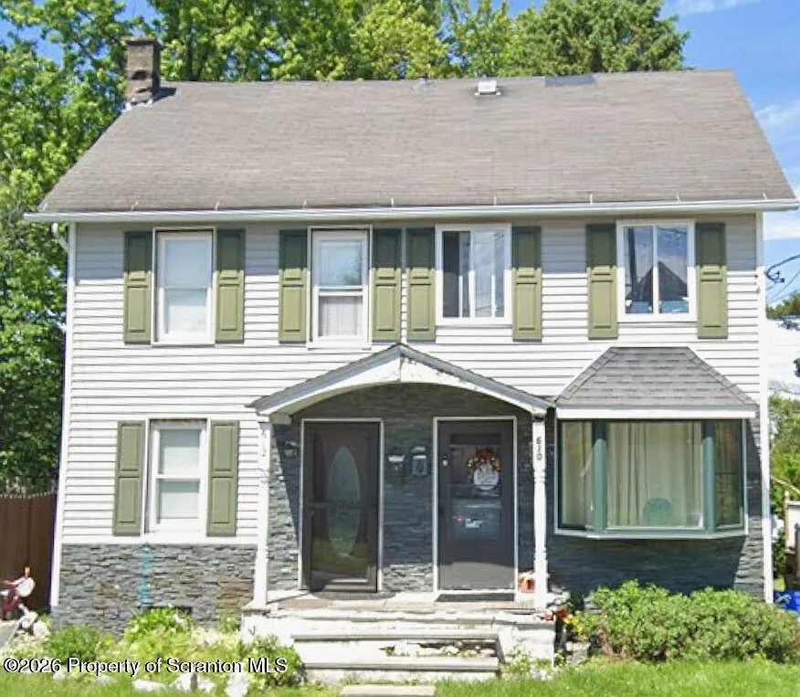 3 bed, 2.0 bath, 1300 sqft, $1,350 — Photo 1