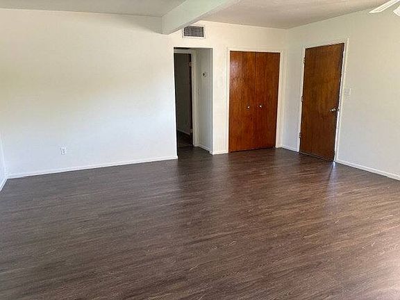4th image of 922 E Orange Dr