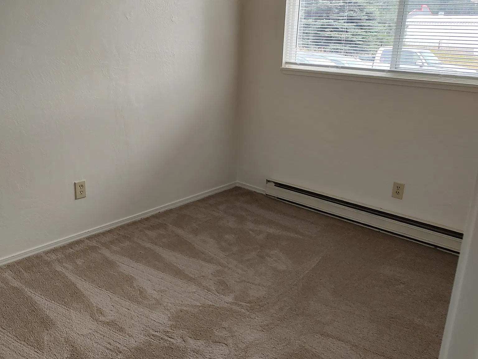 2 bed, 850 sqft, $1,050 — Photo 3