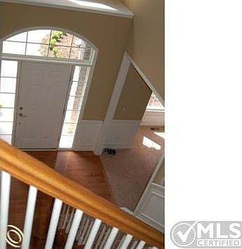 Beautiful 2 story Foyer
