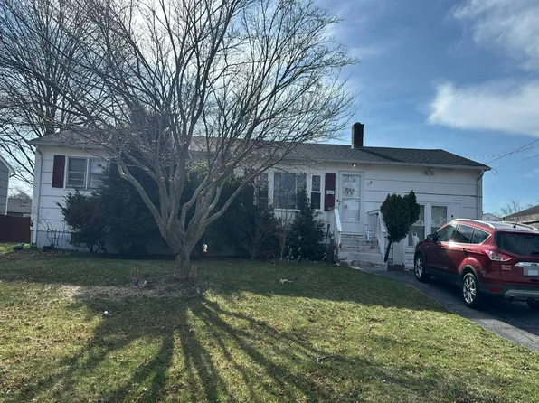 118 Foxcroft Ave, Warwick, RI 02889