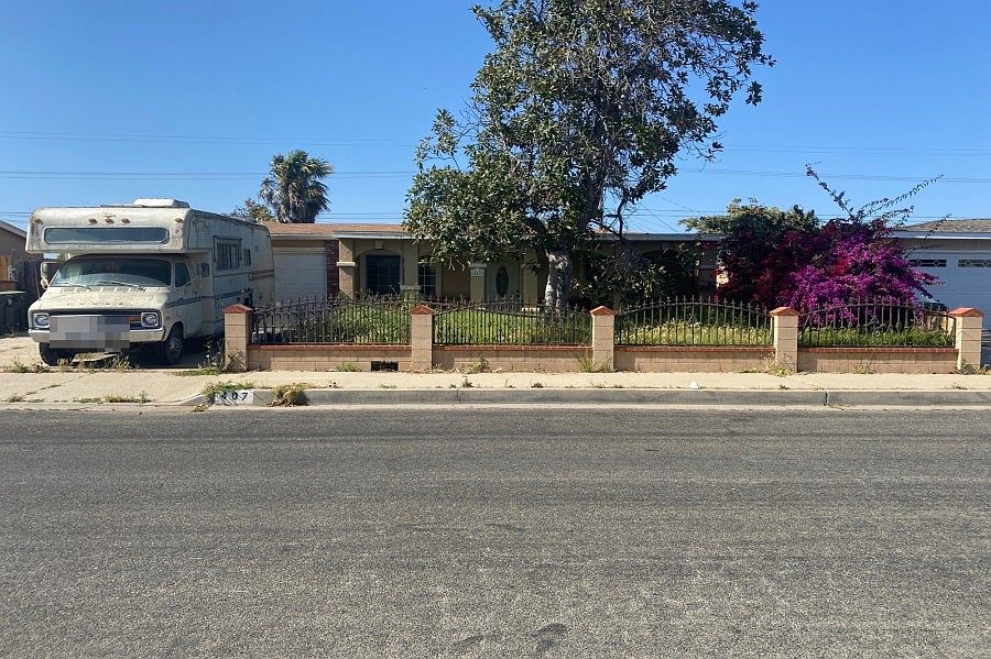 1st image of 407 W Taft St