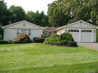 120 Old Post Dr, Hauppauge, NY 11788