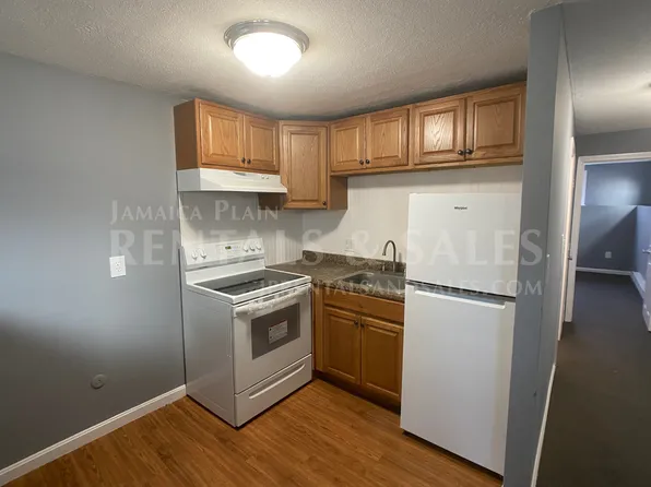 15 Pinedale Rd APT 4, Roslindale, MA 02131