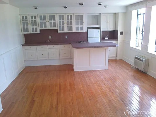 Rented by City Connections Realty | media 4