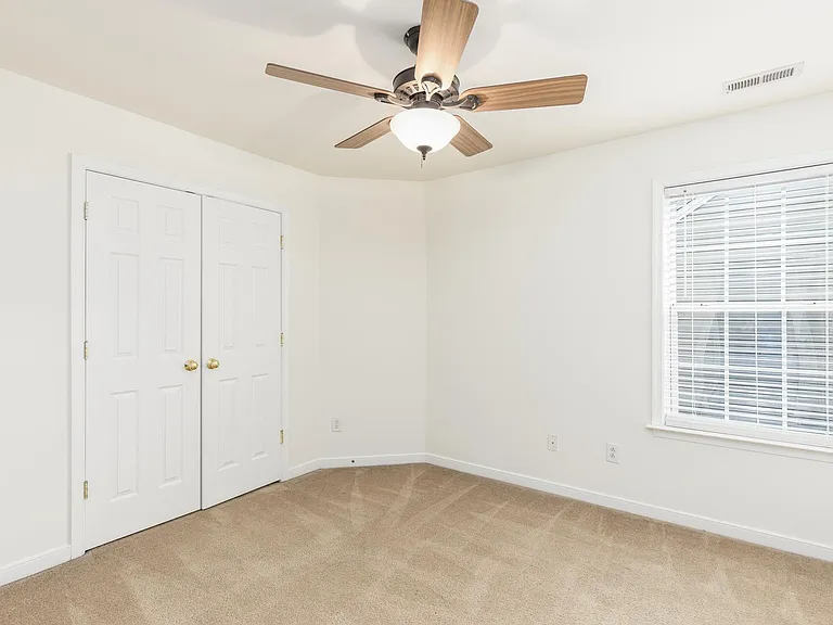 504 Queensbury Ln — Photo 25