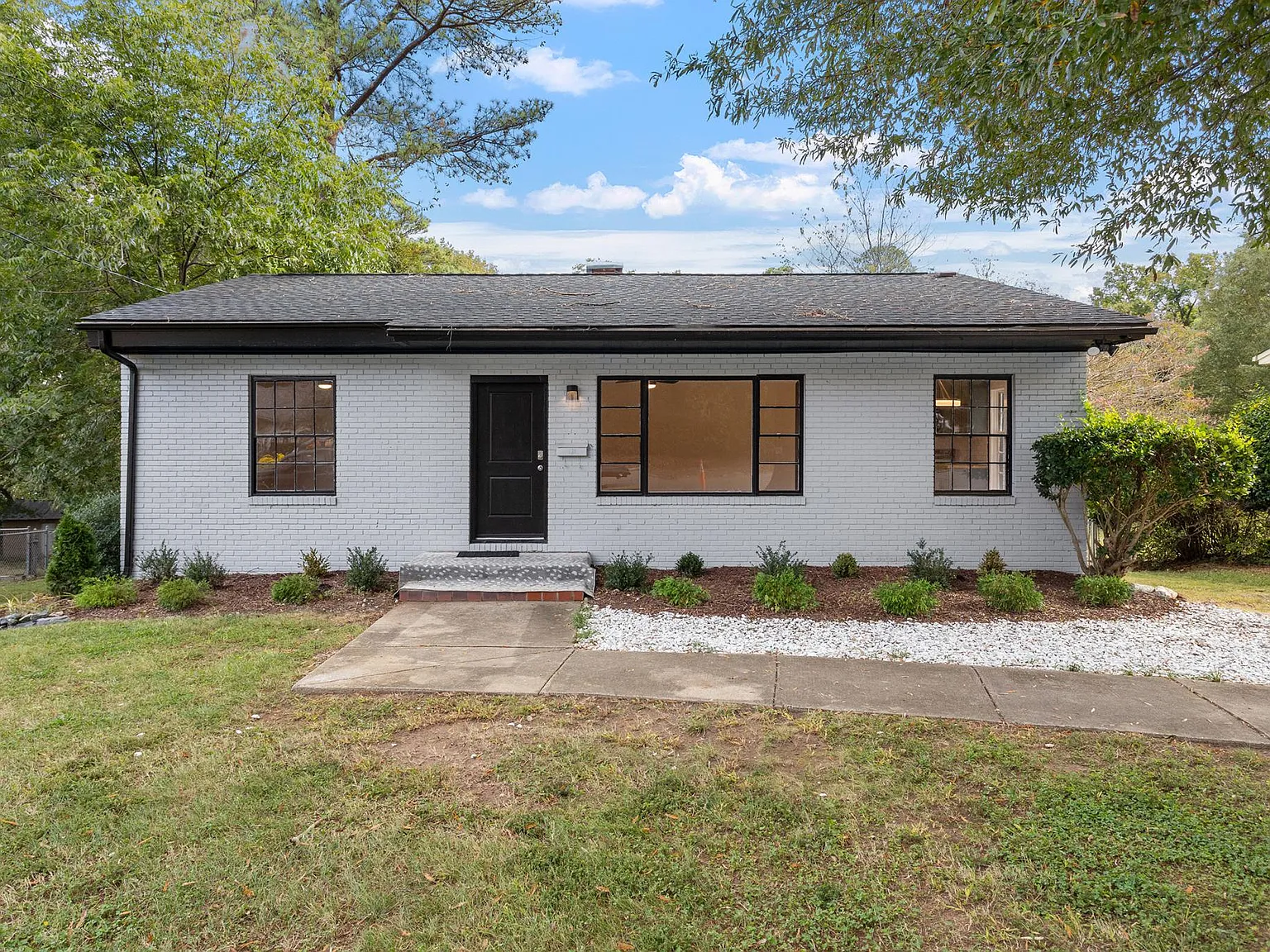 3 bed, 1070 sqft, $1,850 — Photo 4