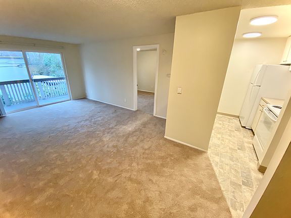 4th image of 9428 Ravenna Ave NE #308