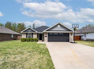 795 Deer Lodge Ct, Siloam Springs, AR 72761