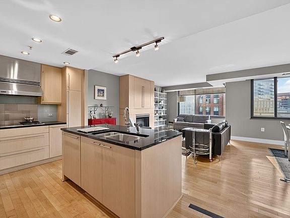 3rd image of 2001 15th St N APT 1102
