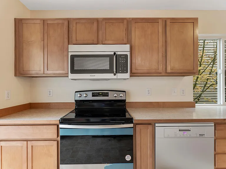 6525 Douglas Ave SE — Photo 16