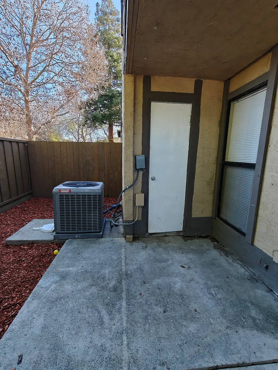 Building Photo - 2415 Olivera Rd #21