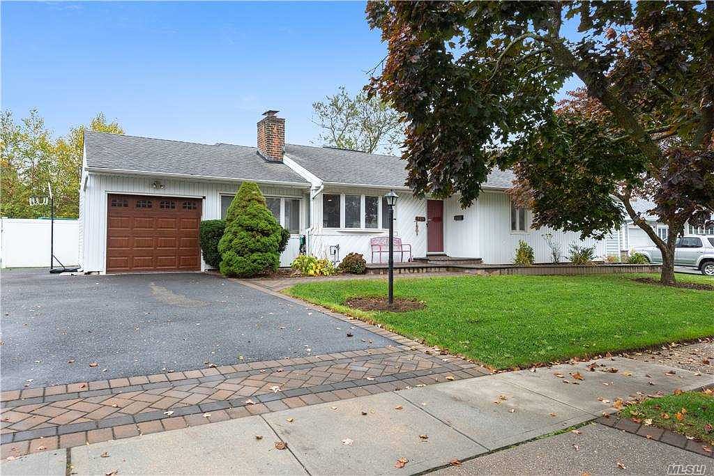 523 Windsor St Westbury Ny 11590 Zillow